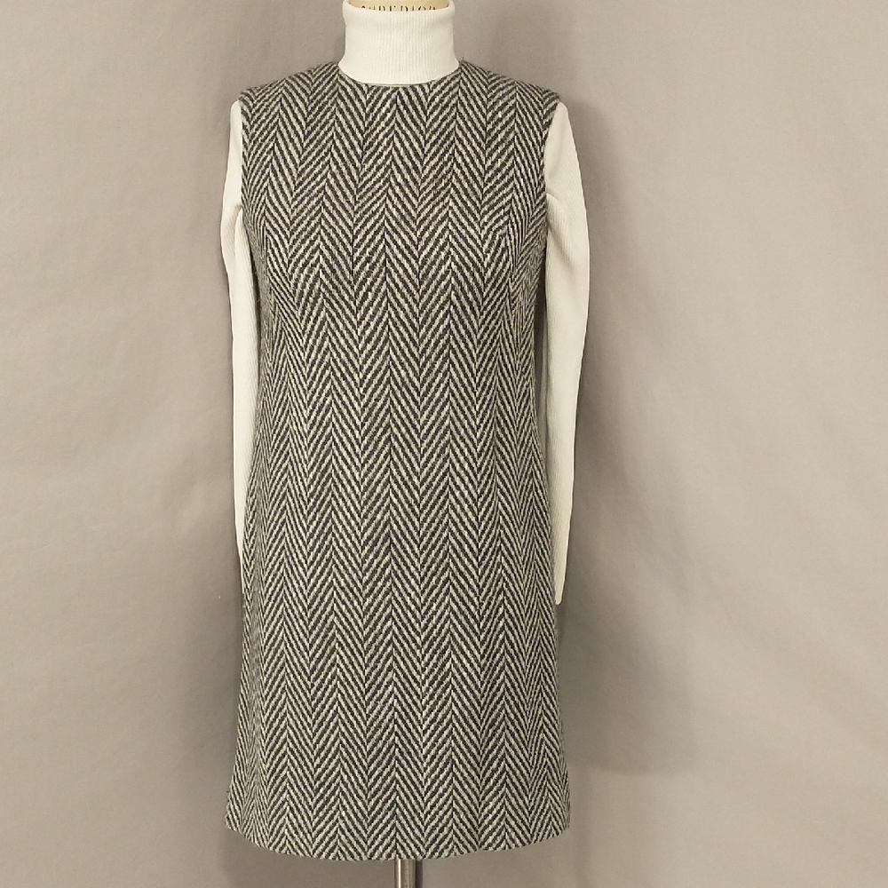 Vintage Shift Style Jumper Thick Woven Sleeveless Dress Gray Black White Diagona